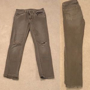 Tan American Eagle lightly distressed jegging